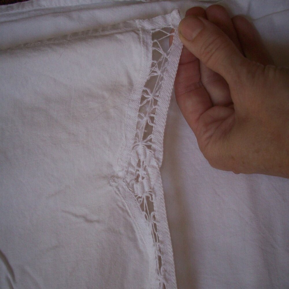 VTG Battenburg Lace Full Size Flat Sheet White 100% Cotton 79" x 90" - 2 Stains - Picture 3 of 12